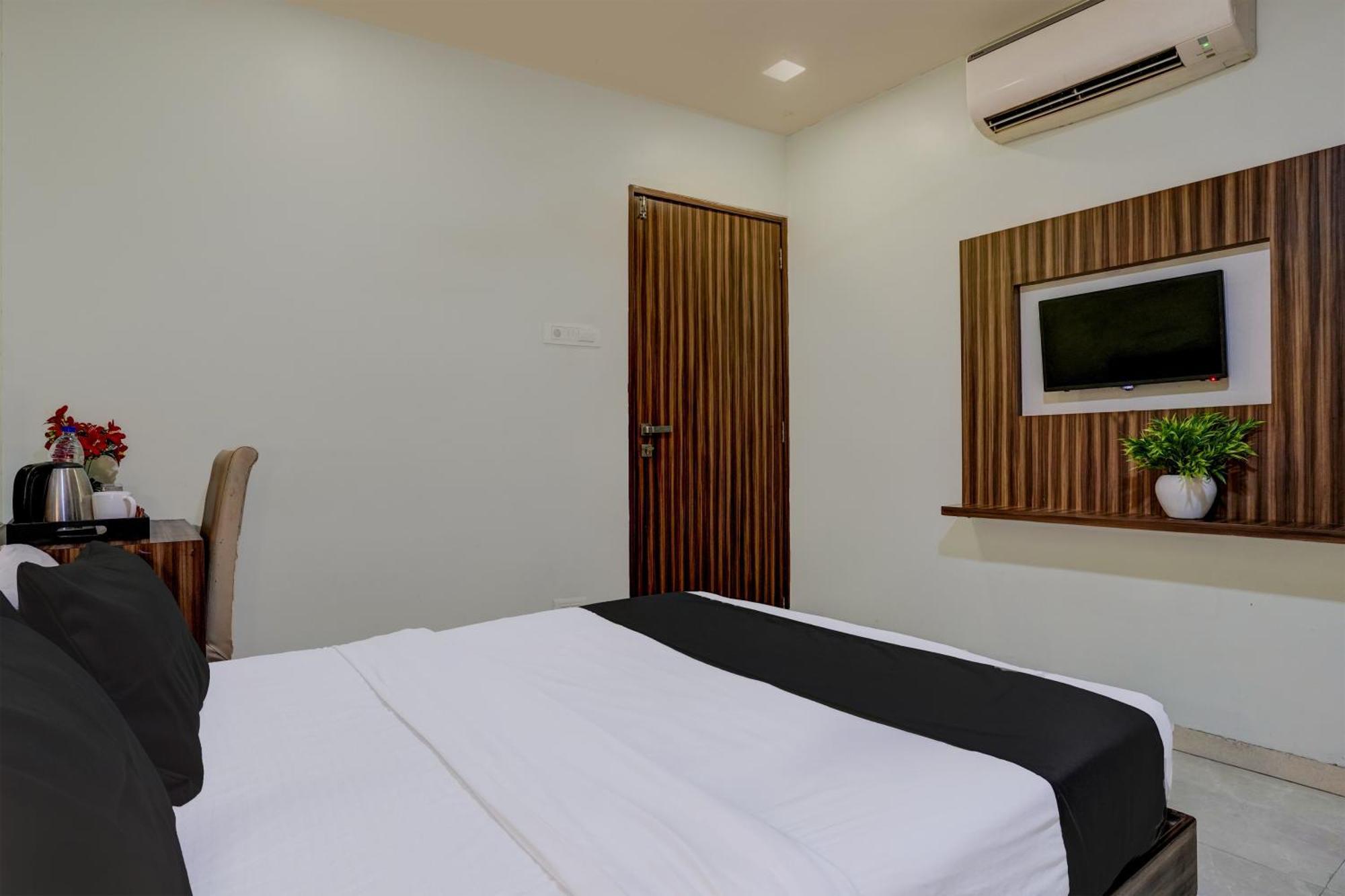 Oyo Hotel Blue Sapphire Residency Near Chhatrapati Shivaji International Airport 孟买 外观 照片